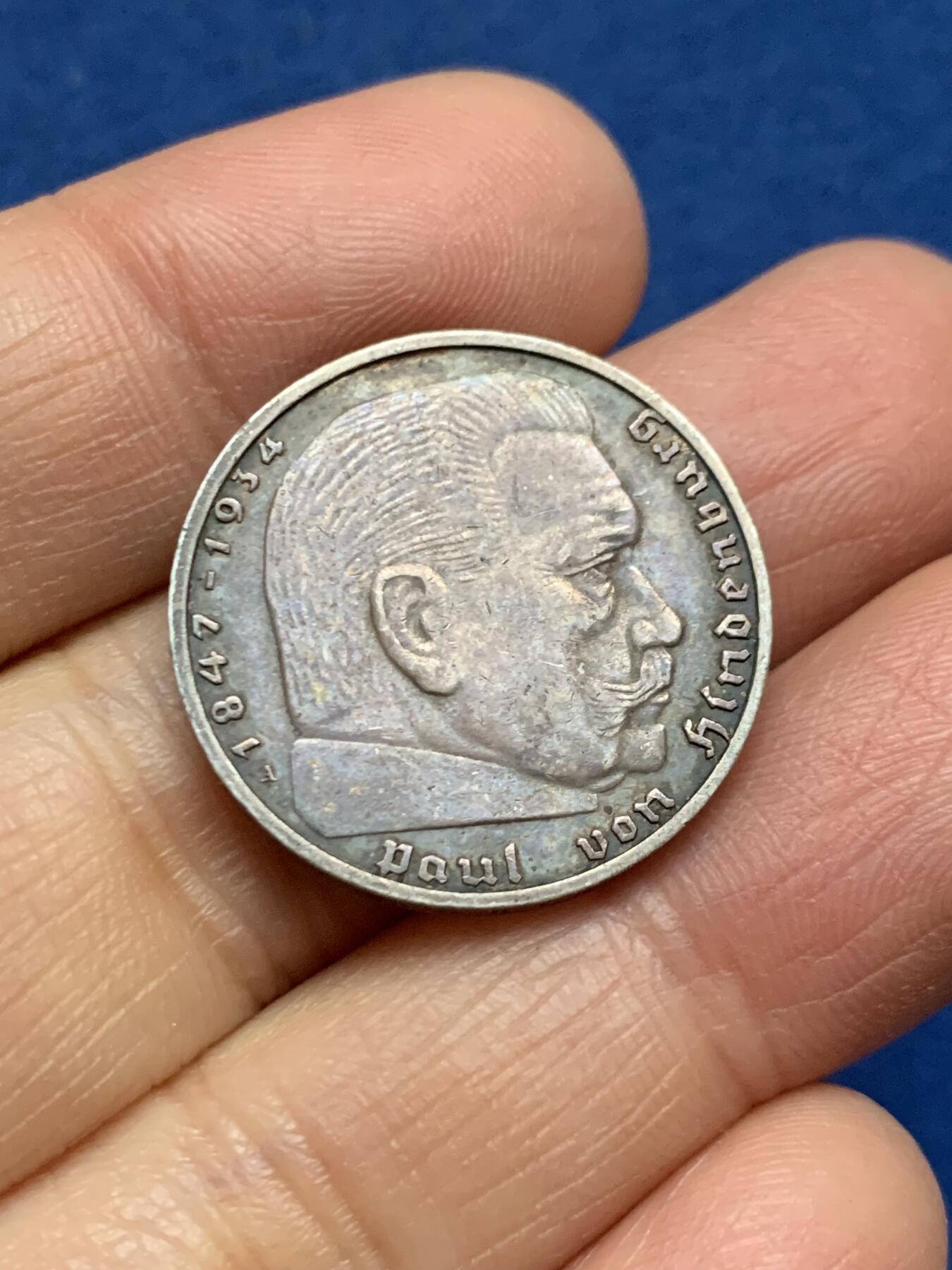 《竞宝斋》第461场 周日，周一，2场连拍 （全场包邮）欢迎送拍 德国1939年兴登堡2马克银币 双面均匀 深彩包浆 这个状态非常难得 味道好极了