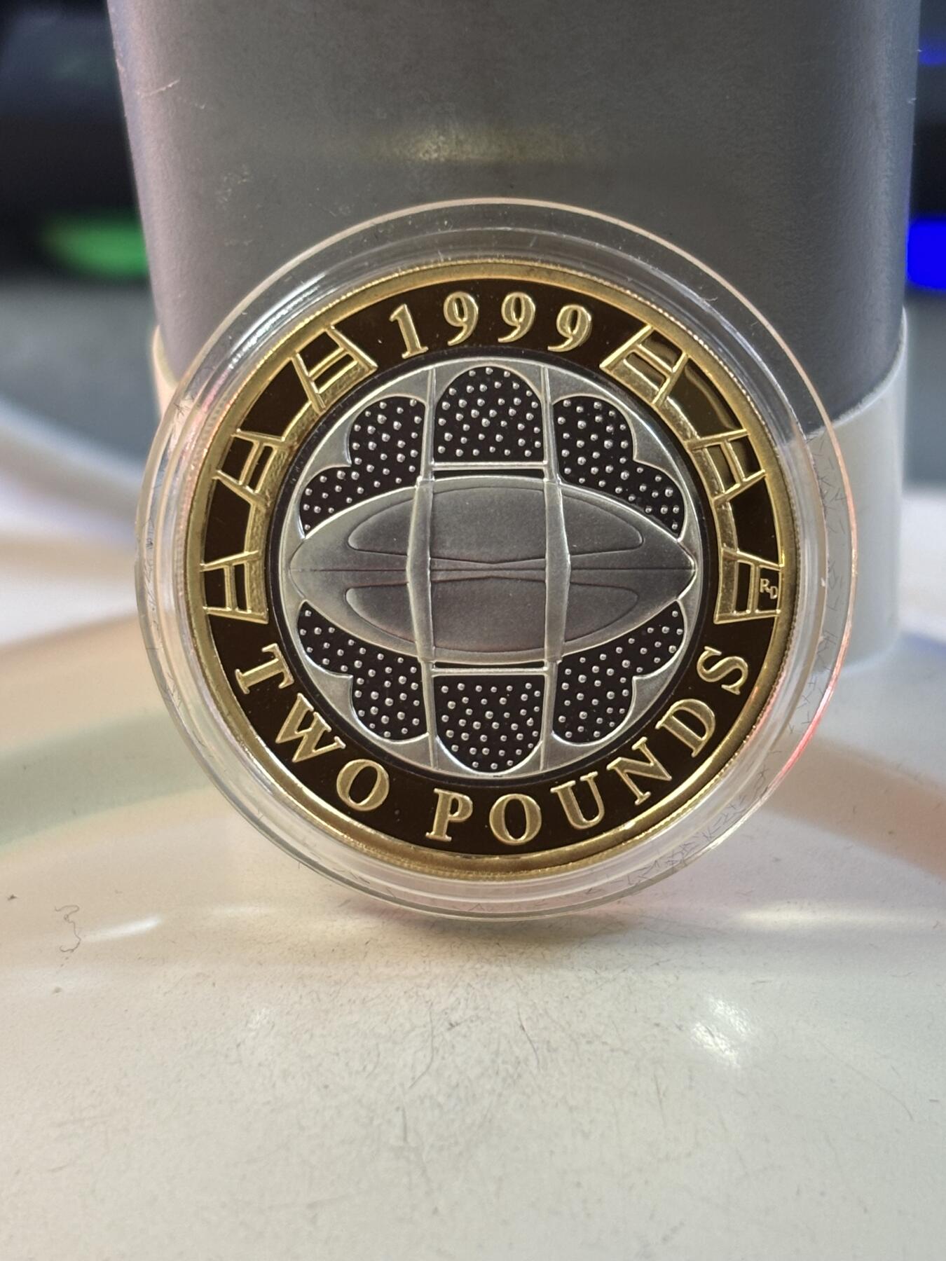第189期拍卖 英国1999年橄榄球世界杯2英镑双色镀金纪念银币，925银镀金，12克，发行25000枚