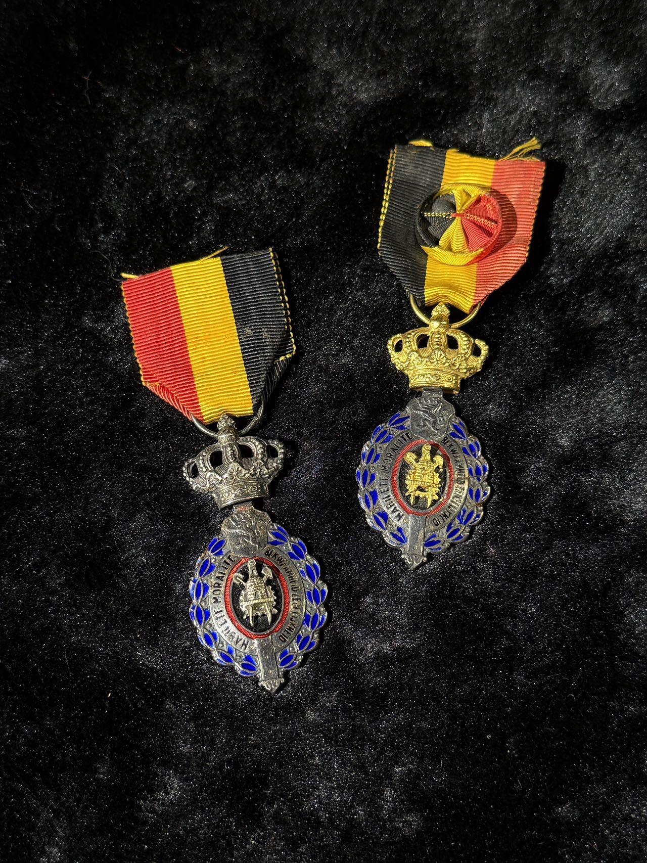 戎马世界章牌大赏第110期 比利时金级银级劳动奖章一组