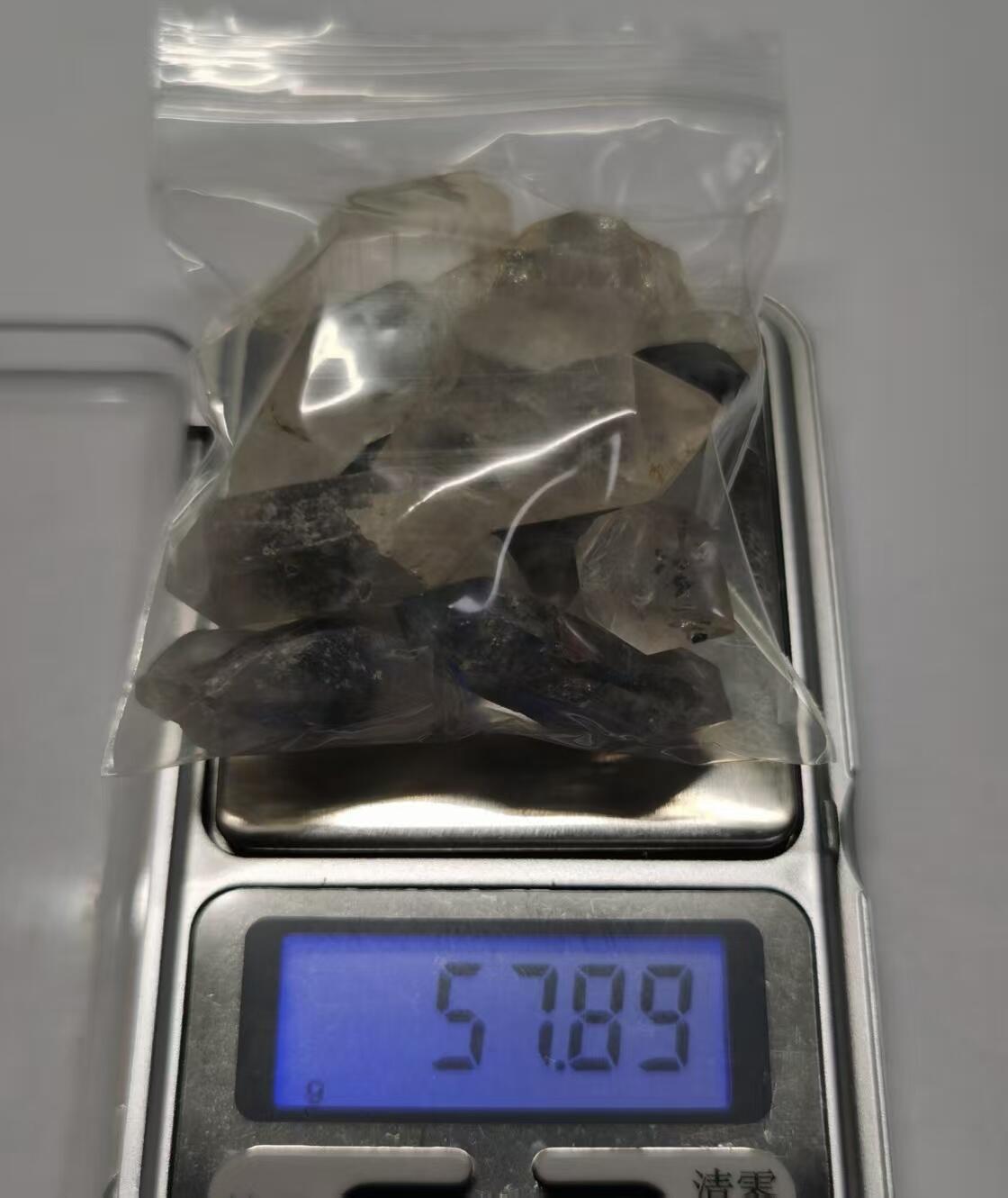 七河·世界币章矿标杂件每周小拍（总第35期）（本场周二结标） 藏家出品 X718（6） 云贵闪灵水晶原石一组 16 件 约50多克 本件拍品由合作藏家邮寄