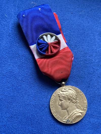 《竞宝斋》第461场 周日，周一，2场连拍 （全场包邮）欢迎送拍 - 法国银质功勋章 镀金银章 总重12.9克