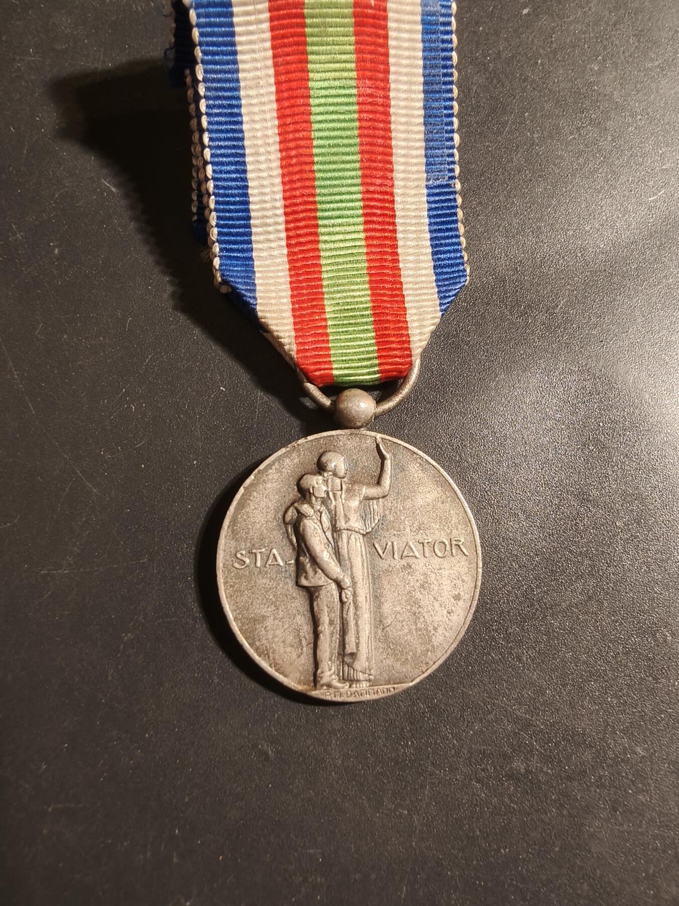 老王徽章第179期 法国银级铁路工人避难所纪念章