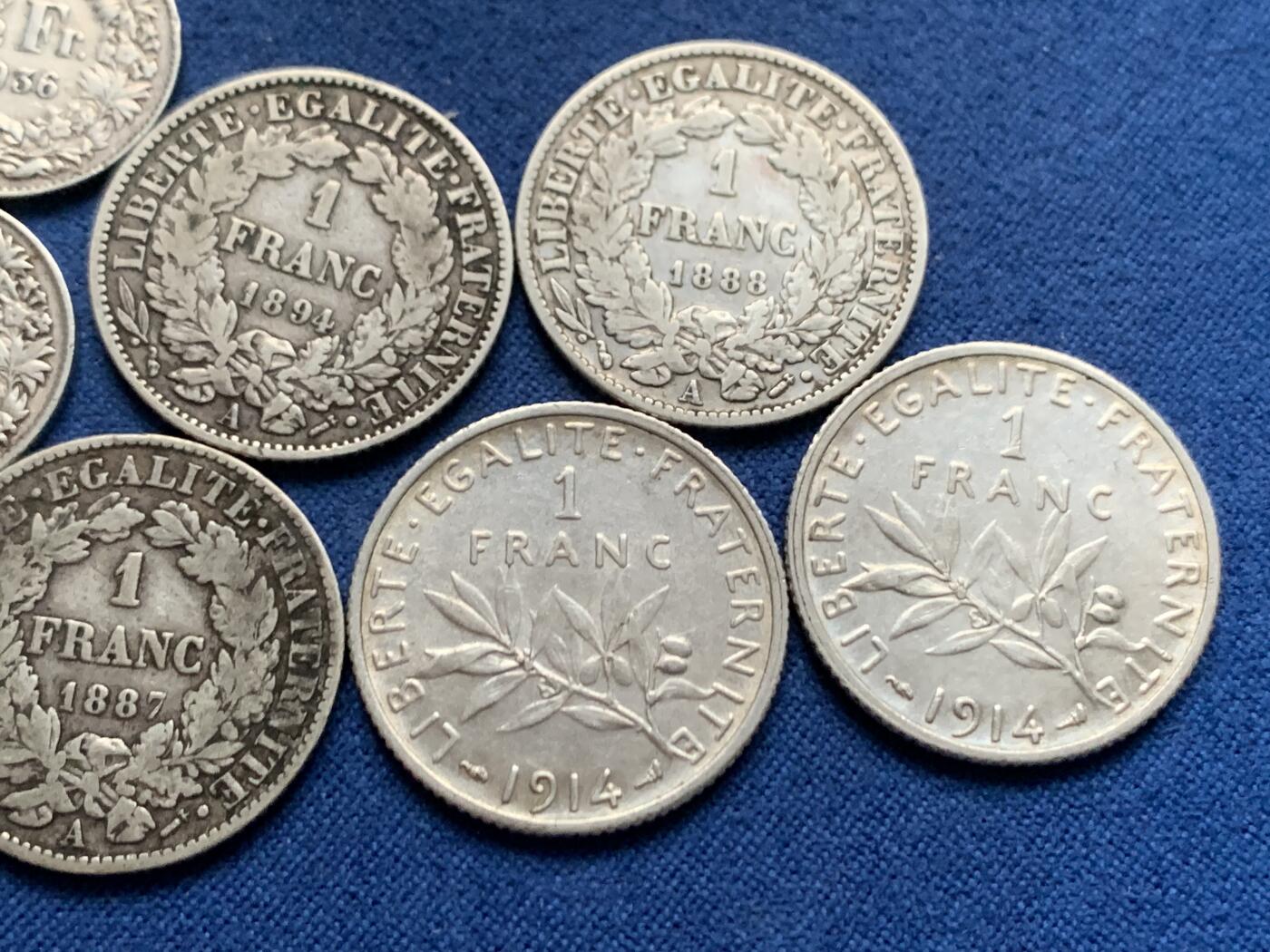 《竞宝斋》第461场 周日，周一，2场连拍 （全场包邮）欢迎送拍 八枚一组 法国1法郎5枚+瑞士半法郎3枚 总重约32克