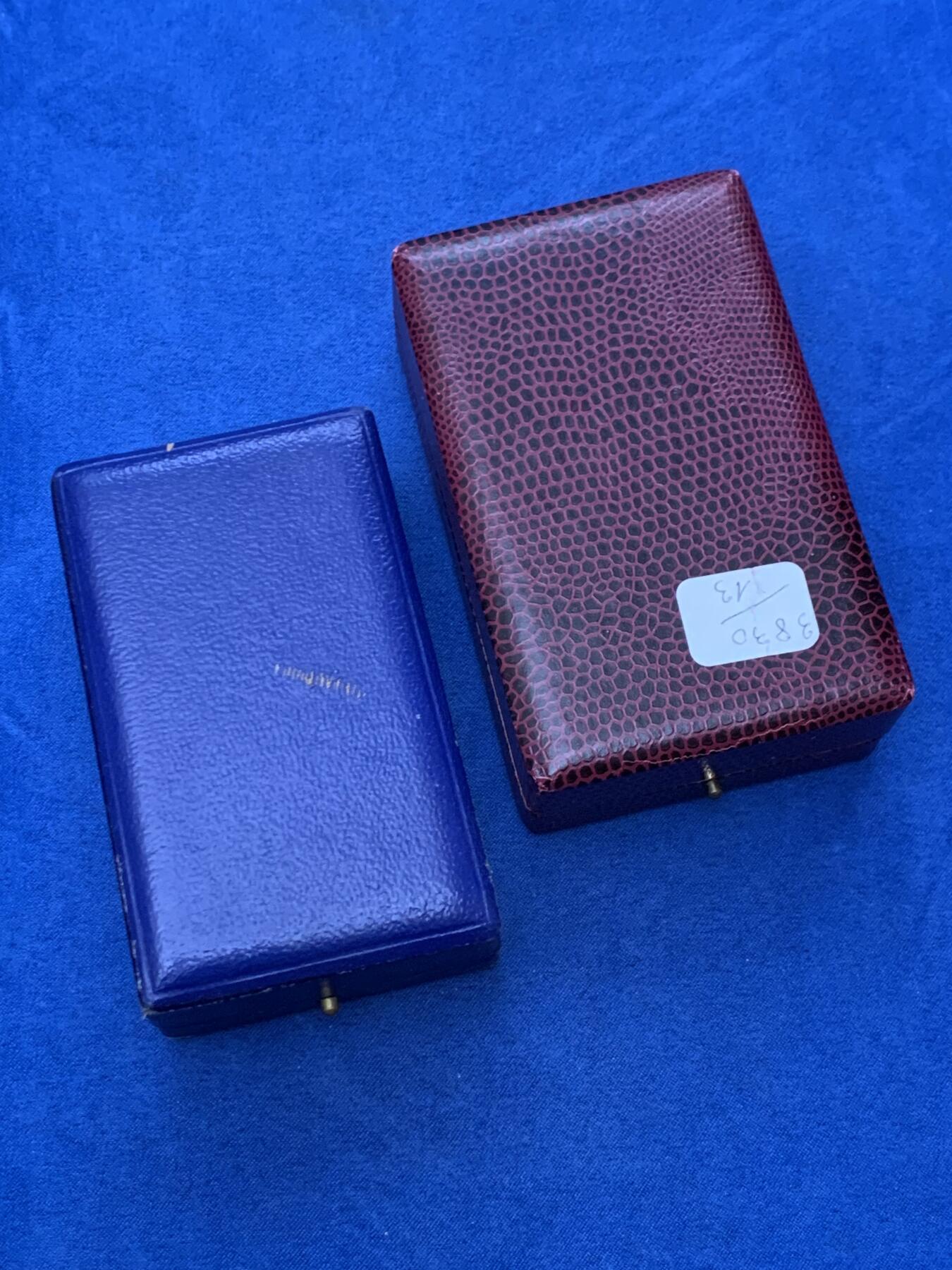 《竞宝斋》第461场 周日，周一，2场连拍 （全场包邮）欢迎送拍 两枚一组 法国功勋章 带盒 细节见图