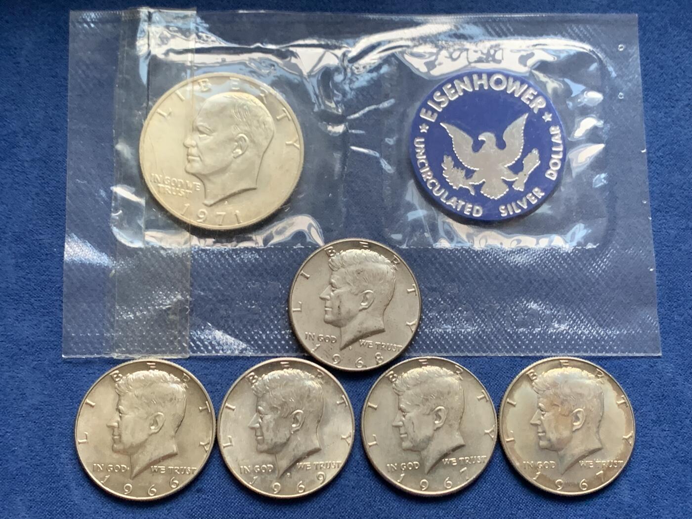 《竞宝斋》第461场 周日，周一，2场连拍 （全场包邮）欢迎送拍 美国1966-1969年肯尼迪半美元银币 总重约57.5克 + 美国1971年艾森豪威尔1美元大银币 原封未拆