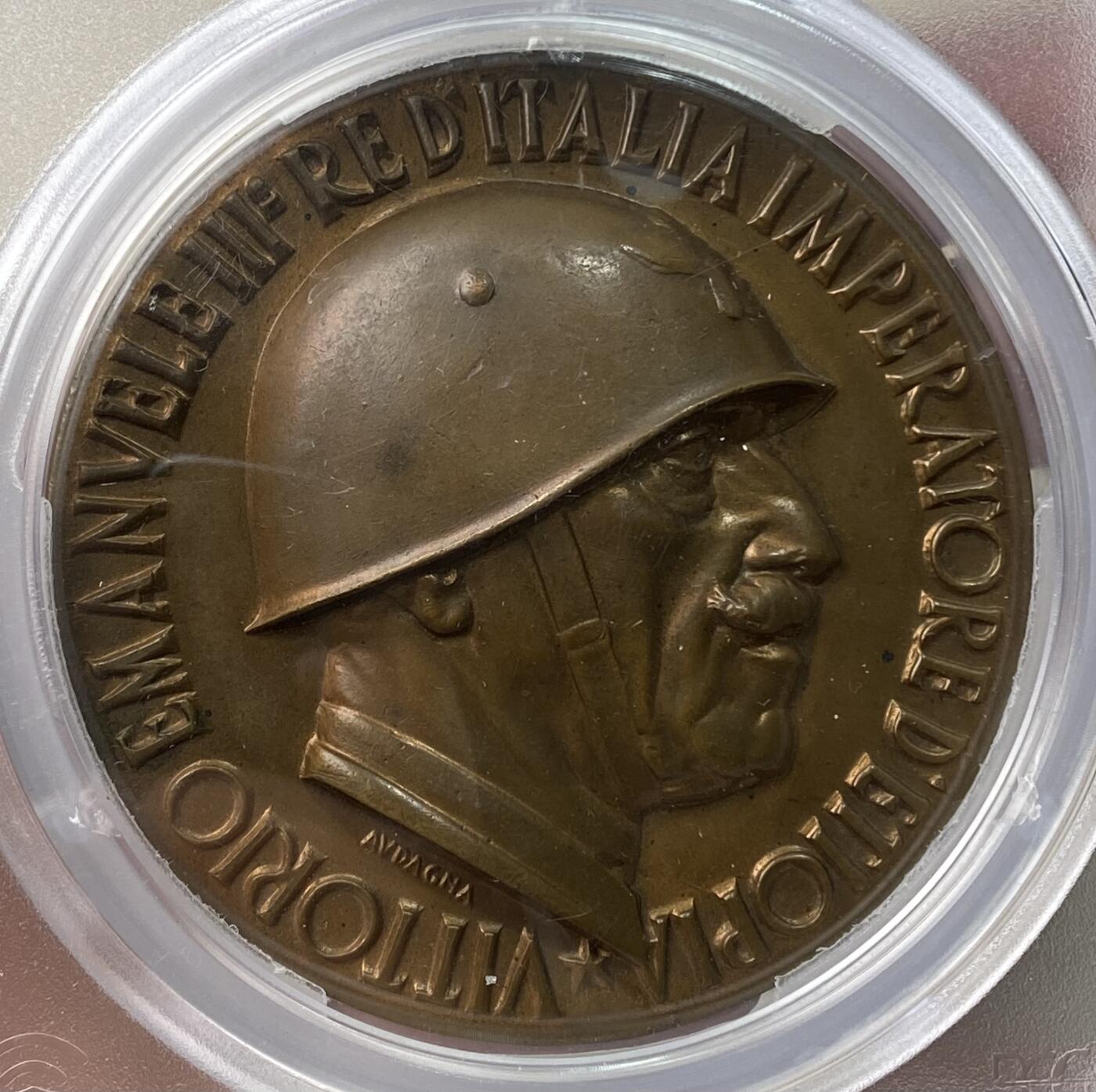 万国钱币拍卖第059期 PCGS MS63 1937意大利萨伏伊-奥斯塔公爵埃马努埃莱·费利贝尔托元帅雕像落成纪念大铜章 特殊时期的埃马努埃莱军事头像 74mm超大规格 加大加厚盒 PC唯一记录