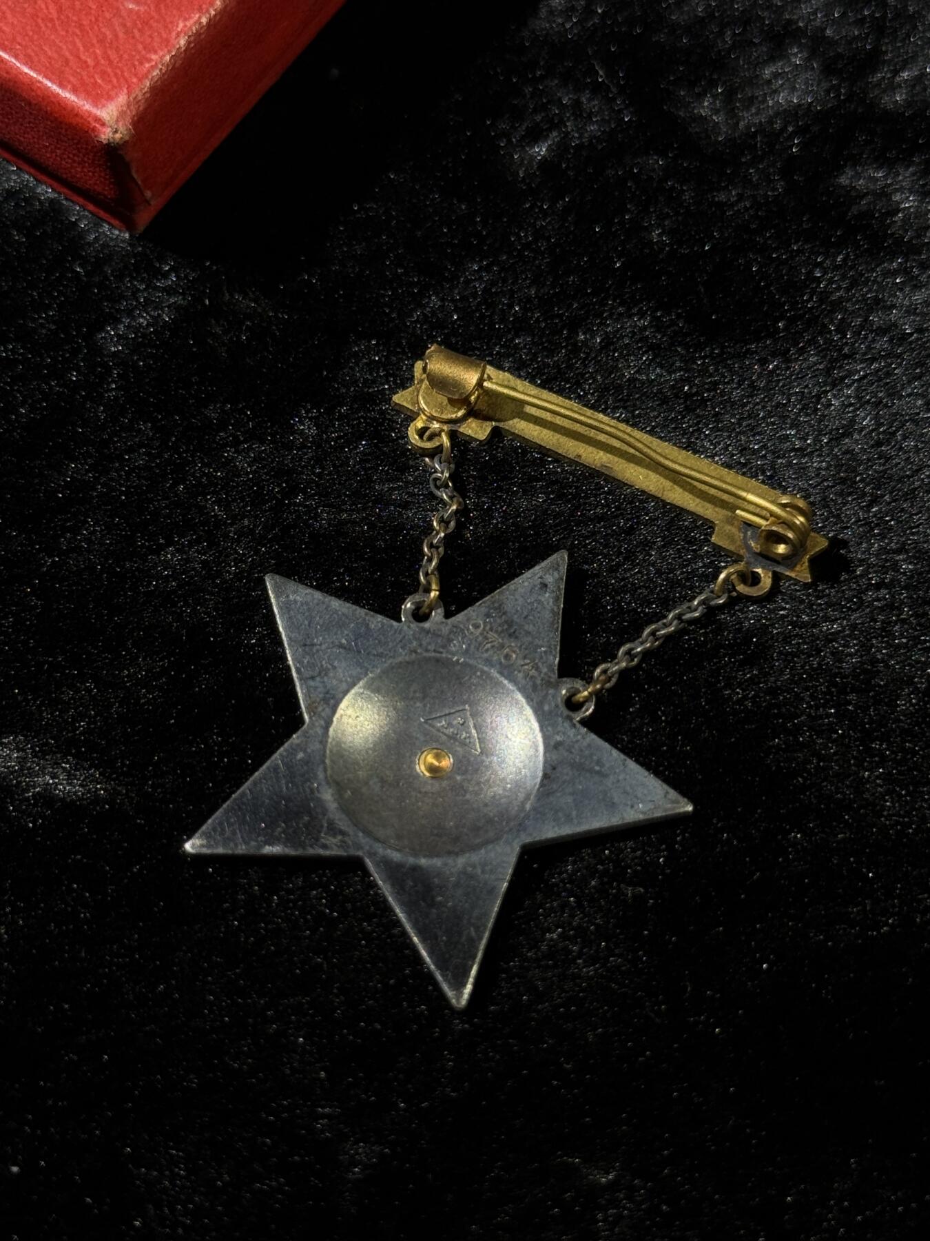 戎马世界章牌大赏第110期 匈牙利精英工人奖章带刻号，镀银1949年设立，国内罕见