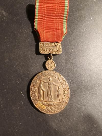 老王徽章第179期 - 法国金级铁路雇员和工人联谊会奖章    1935年实发    800银镀金      20g      