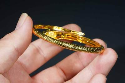 上海都达杂项专场八（全场包邮）   天然镀金嵌绿玛瑙蛋面蛇形活口手镯 附鉴定证书87-361