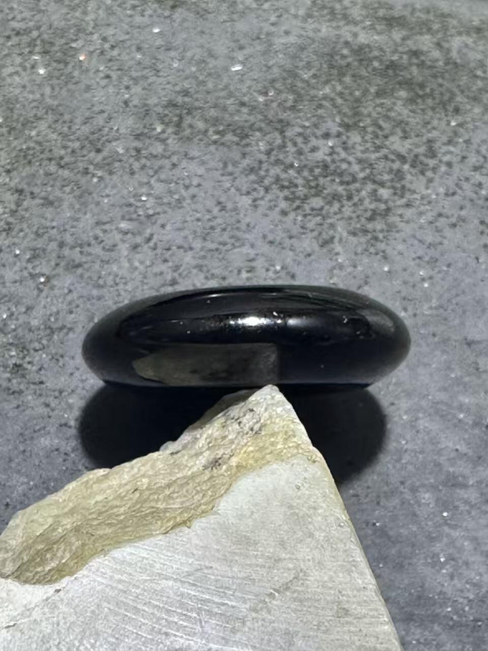 精美药师玛瑙平安扣一个，