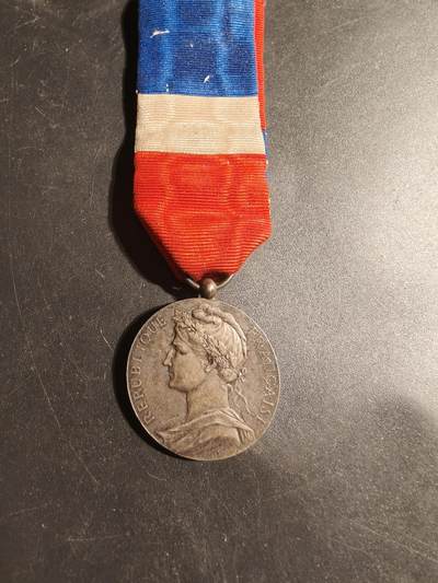 老王徽章第179期 - 法国银级劳工奖章    1926年实发三共版    800银     12.6g