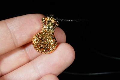 上海都达杂项专场八（全场包邮）   天然镀金福袋嵌和田玉蛋面挂件 附鉴定证书87-335