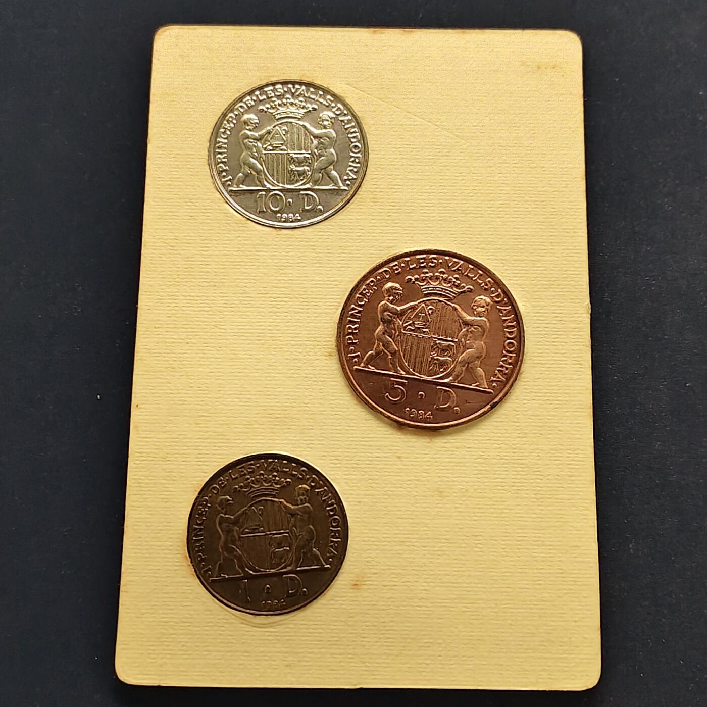 【全场包邮】纯粹捡漏拍499场-持续更新中 【少见】安道尔1984年乌赫尔主教及大公西西利亚1银2铜官方套币【银币26毫米8克90%，纯银价约201元（按28元银价估算）】-量7500