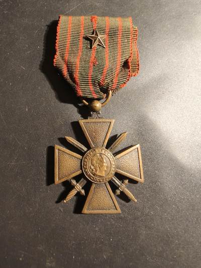 老王徽章第179期 - 法国1915版战争十字奖章   1颗铜星勋饰