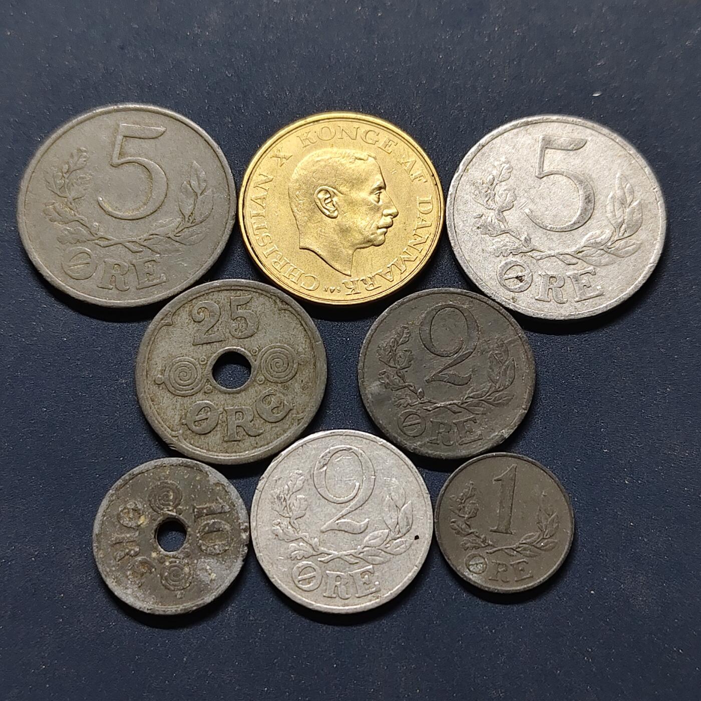 【全场包邮】纯粹捡漏拍498场-持续更新中 丹麦1941-1945年克里斯蒂安十世二战时期各版本8枚套币