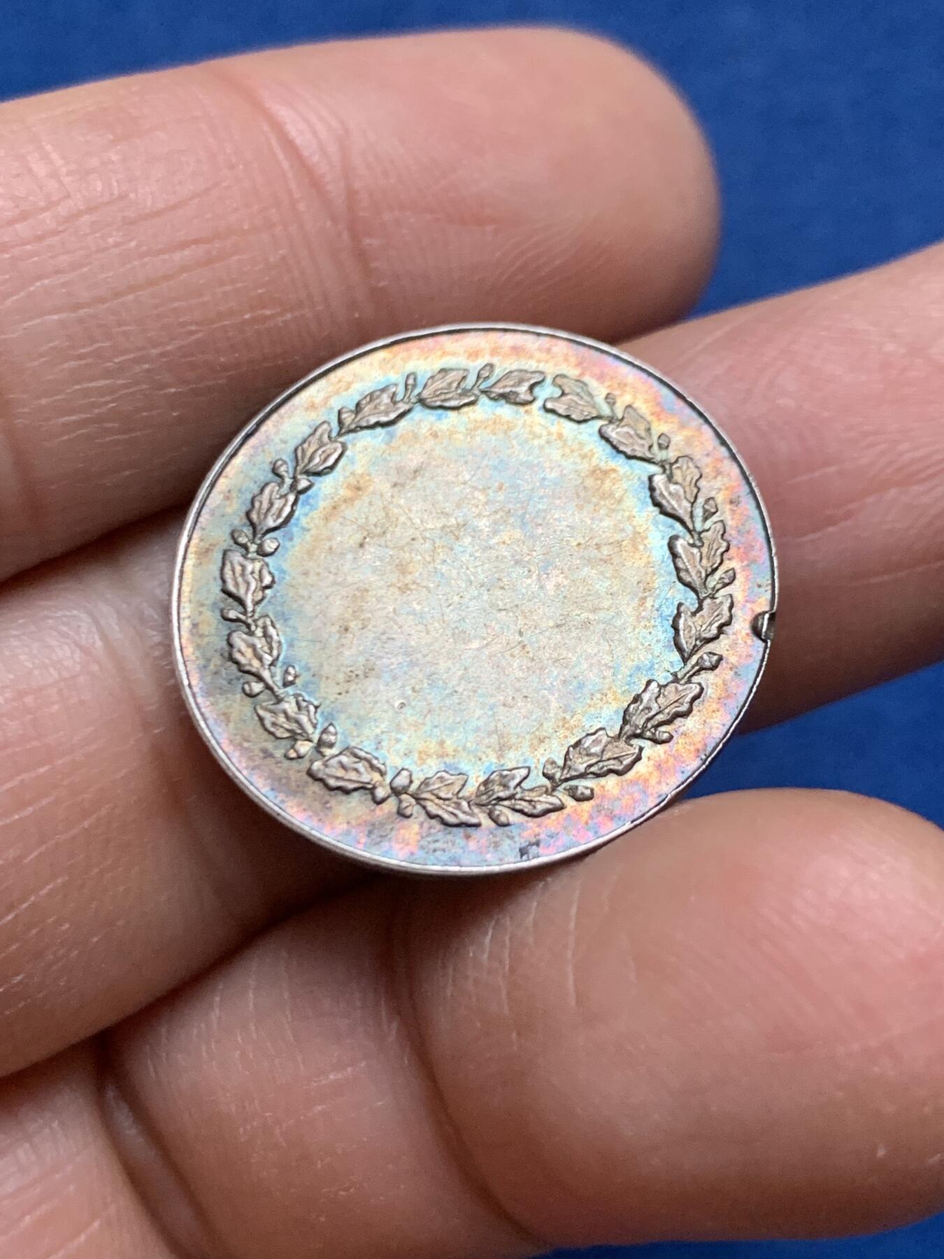 《竞宝斋》第461场 周日，周一，2场连拍 （全场包邮）欢迎送拍 法国婚礼银章 背面无刻字 4克 23.4mm