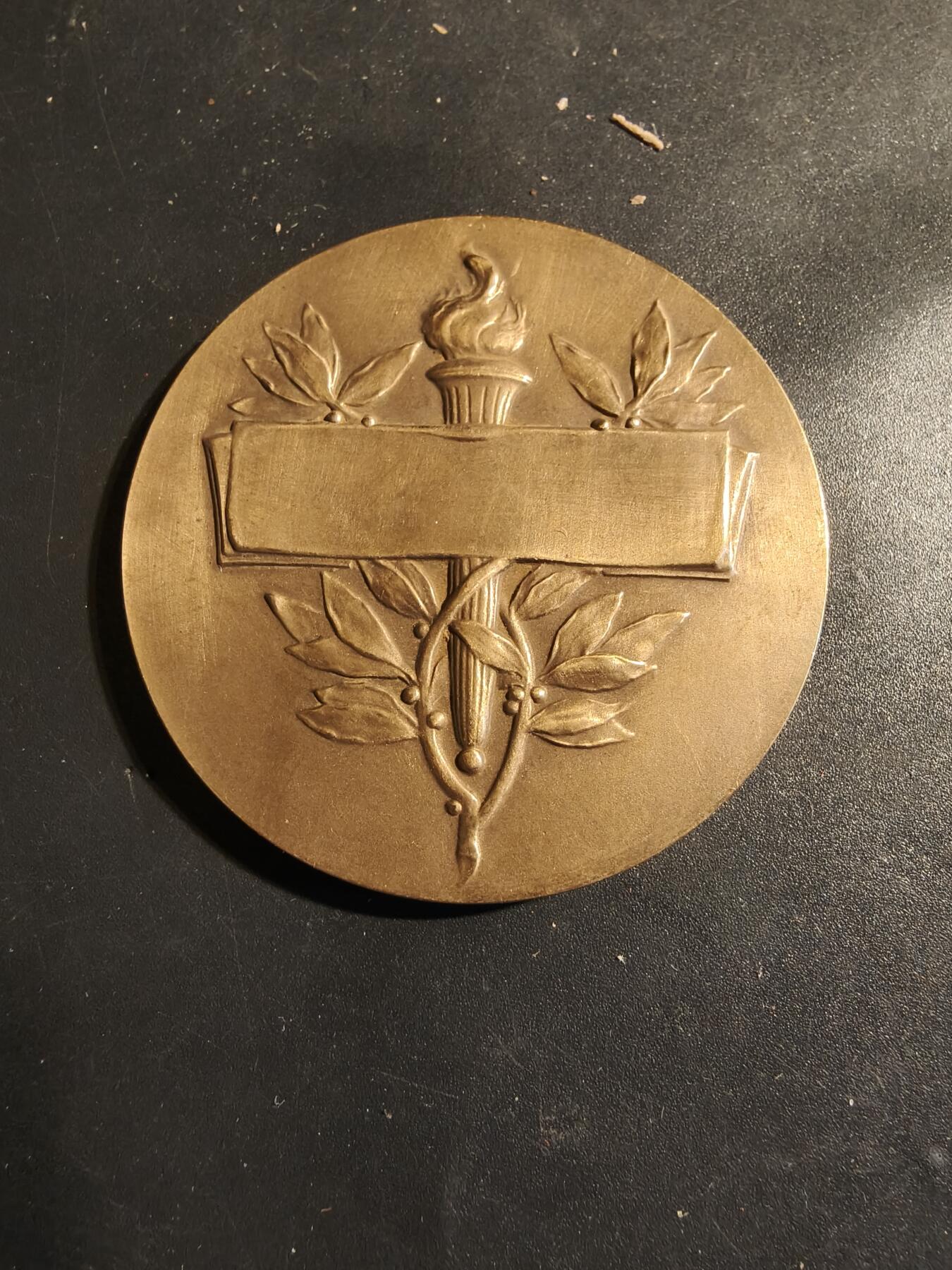 老王徽章第179期 法国赛跑运动主题大铜章     大师弗拉泽作品     直径50mm    重量53.4g