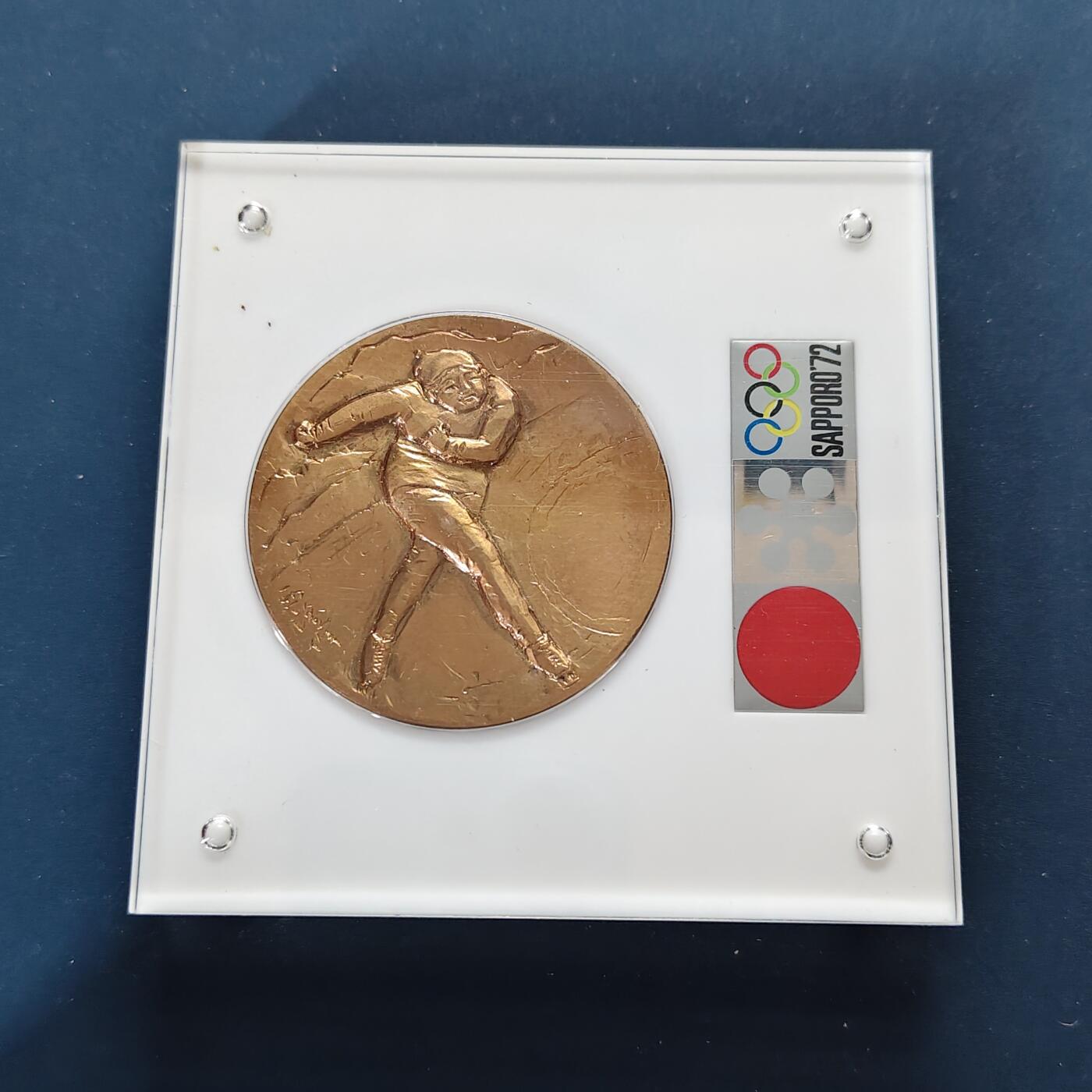 【全场包邮】纯粹捡漏拍499场-持续更新中 【纪念章】日本纪念章2枚一组-海关100周年大型纪念铜章+札幌冬奥会纪念铜章