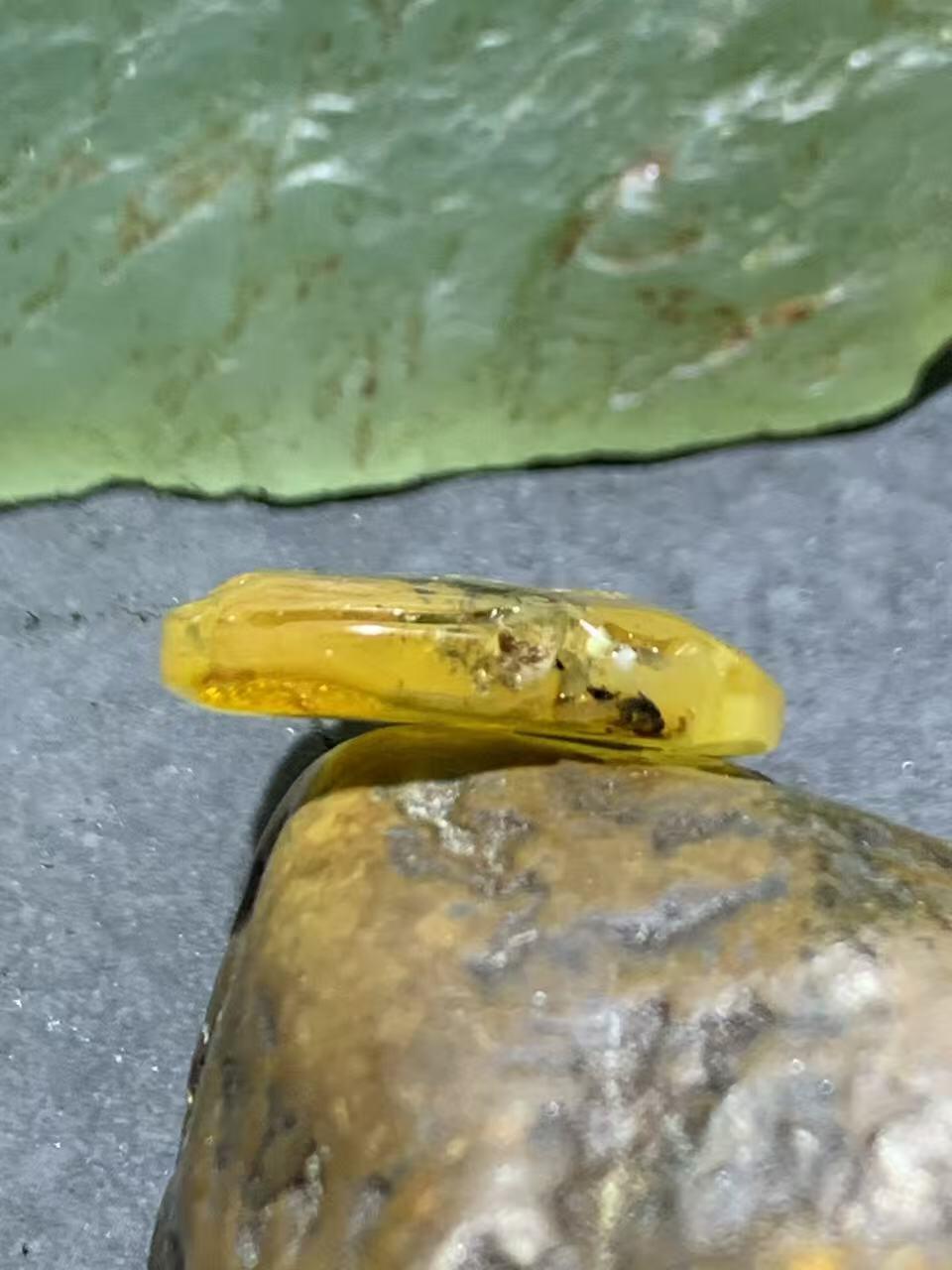 天然通货乌克兰蜜蜡雕刻福字吊坠一个，