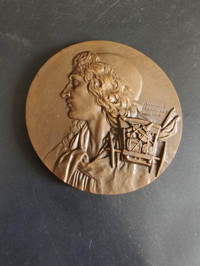 老王徽章第179期 - 法国维希市庆祝法国射击运动联合会成立50周年大铜章    直径68mm     重量156.5g