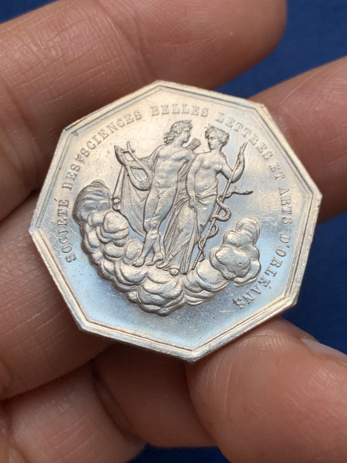 《竞宝斋》第461场 周日，周一，2场连拍 （全场包邮）欢迎送拍 法国奥尔良艺术协会八角银代币 12.92克 30.2mm 蜜蜂银标