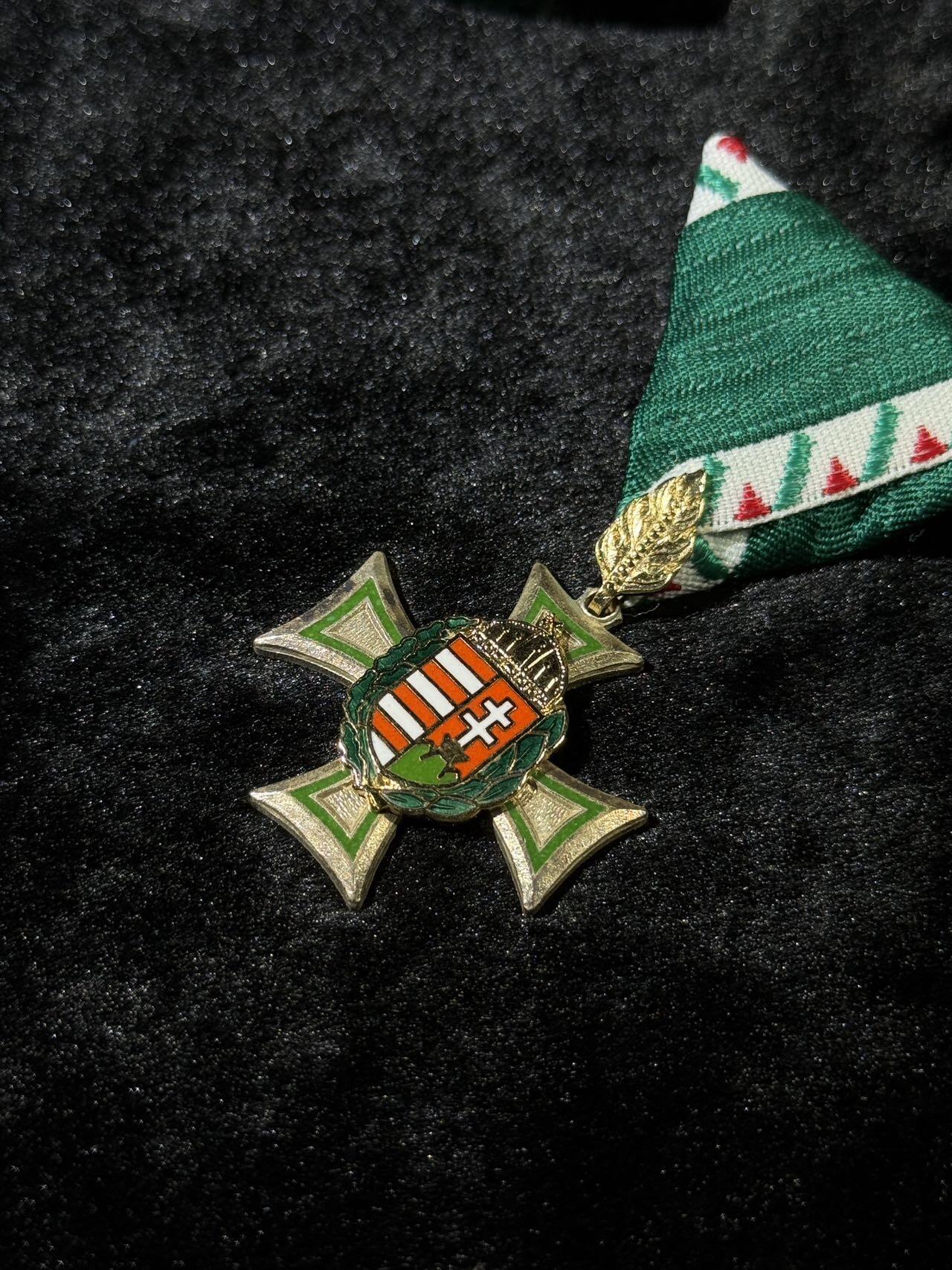 戎马世界章牌大赏第110期 匈牙利一级国土防卫奖章