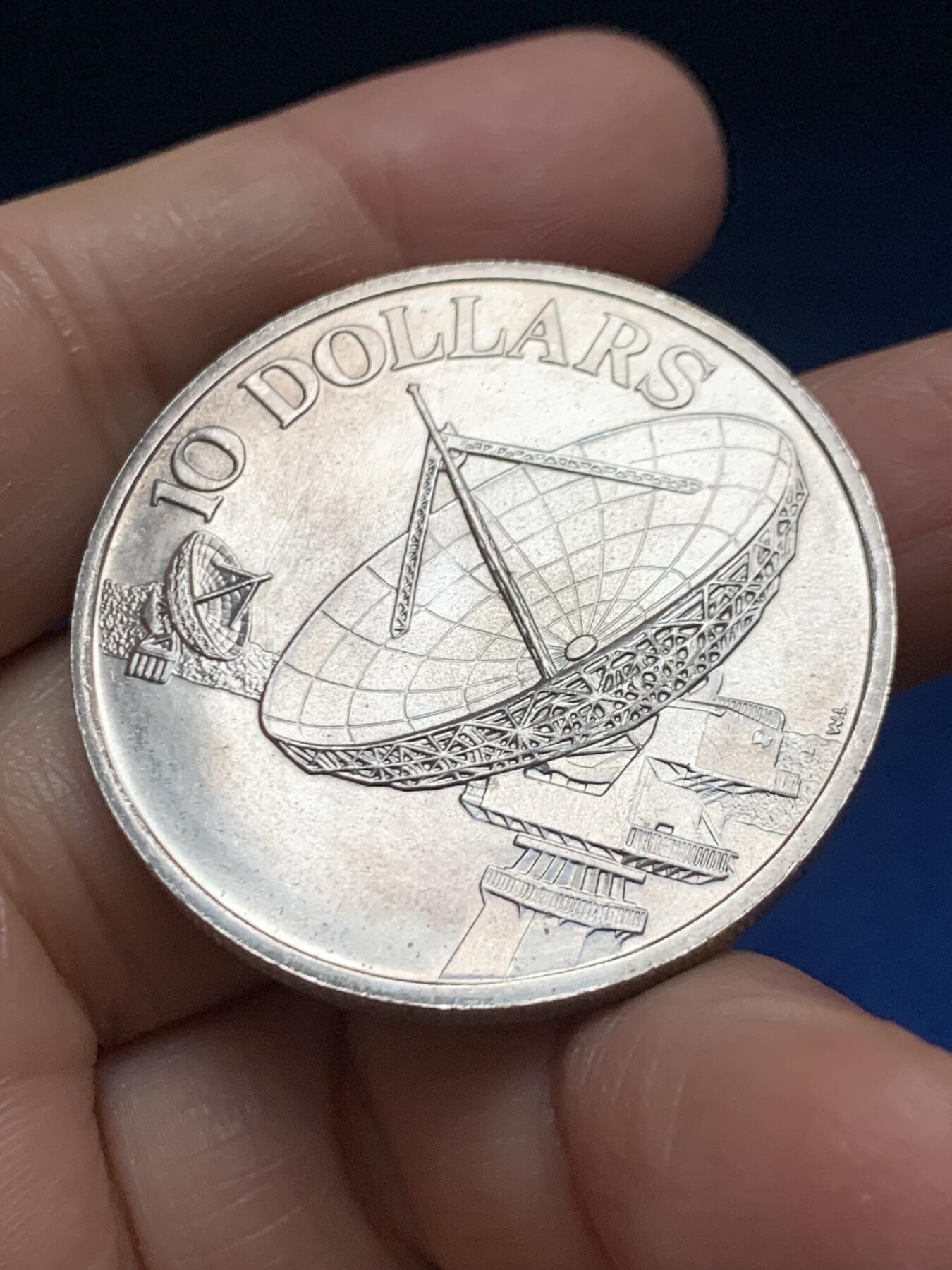 《竞宝斋》第461场 周日，周一，2场连拍 （全场包邮）欢迎送拍 新加坡1978年通信卫星10元银币 500银 31.1克