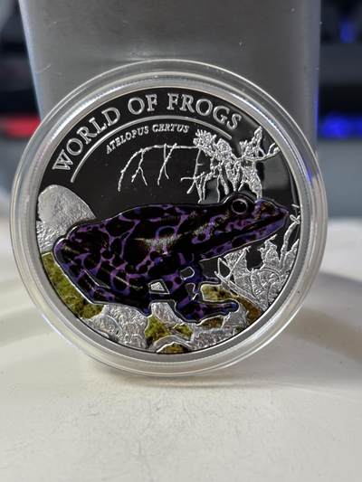 第189期拍卖 - 帕劳2011年动物青蛙系列紫蛙精制彩色1/2盎司纪念银币带证书，925银，发行量1000枚