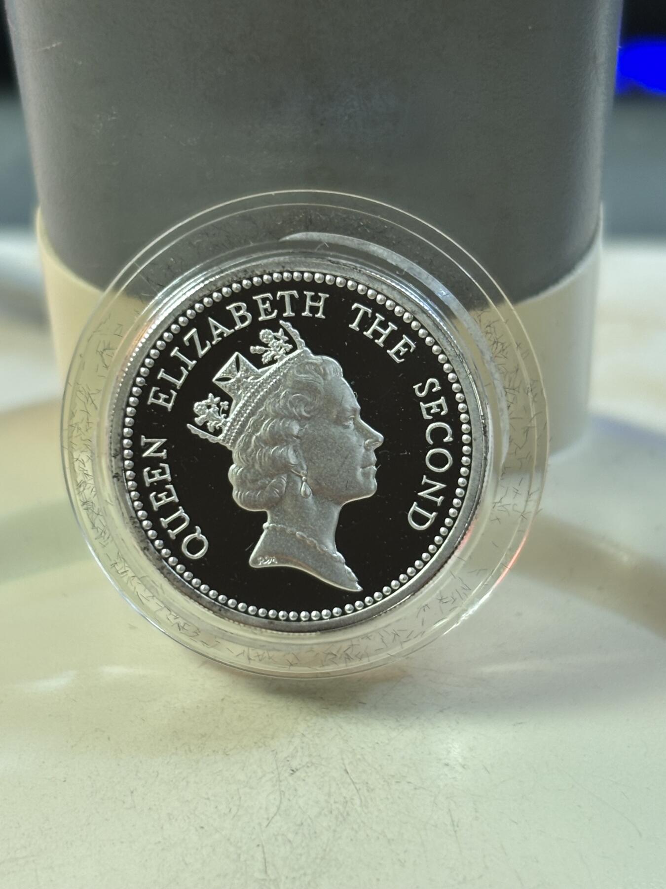 第189期拍卖 福克兰群岛1987年1镑绵羊与帆船精制加厚纪念银币，19克，925银，发行2500枚