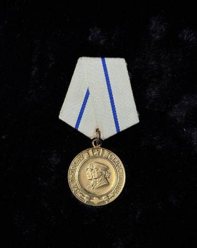 戎马世界章牌大赏第110期 - 苏联塞瓦斯托波尔奖章