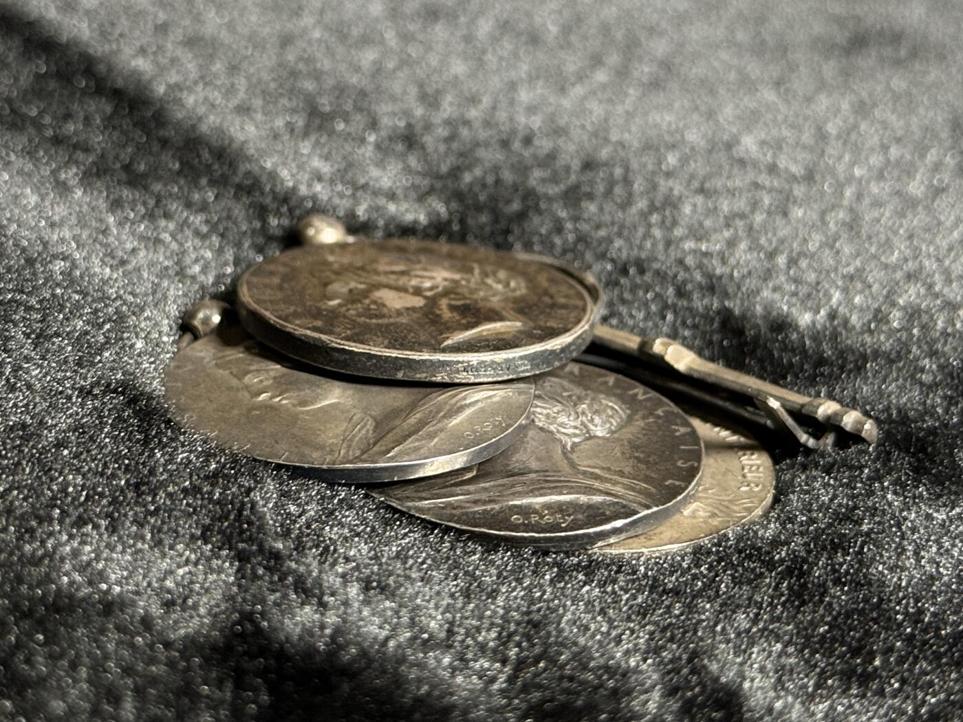 戎马世界章牌大赏第110期 法国奖章一组，银制，重约48.7g