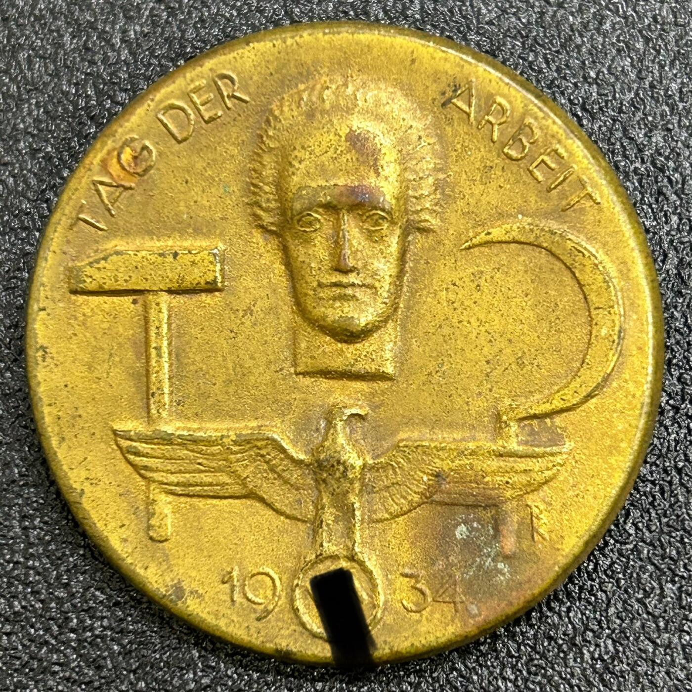 西秦中古拍卖第七十四期 德三 1934年劳动节纪念章