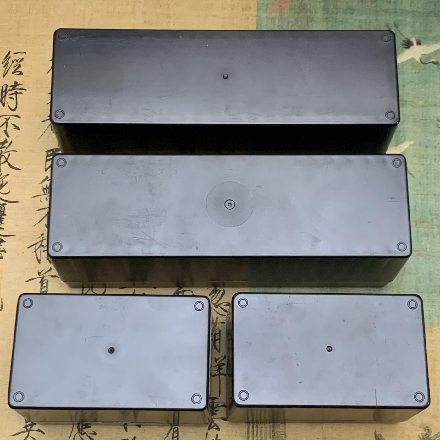 《竞宝斋》第461场 周日，周一，2场连拍 （全场包邮）欢迎送拍 四个一组 PCGS评级币正版黑色收纳盒 大号（每个可装20枚PCGS评级币）2个+ 小号（每个可装10枚PCGS评级币）2个