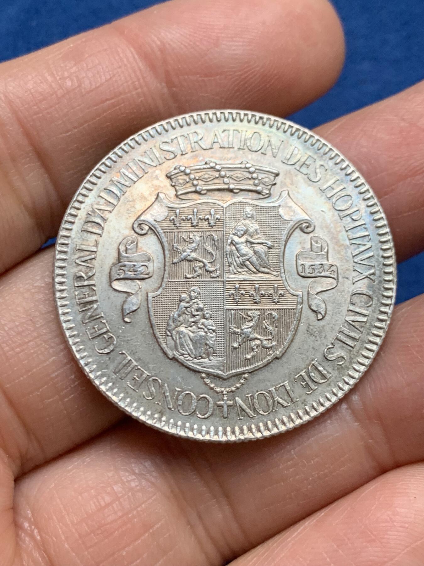 《竞宝斋》第461场 周日，周一，2场连拍 （全场包邮）欢迎送拍 法国里昂市立医院总理事会银质代币 15.45克 35mm