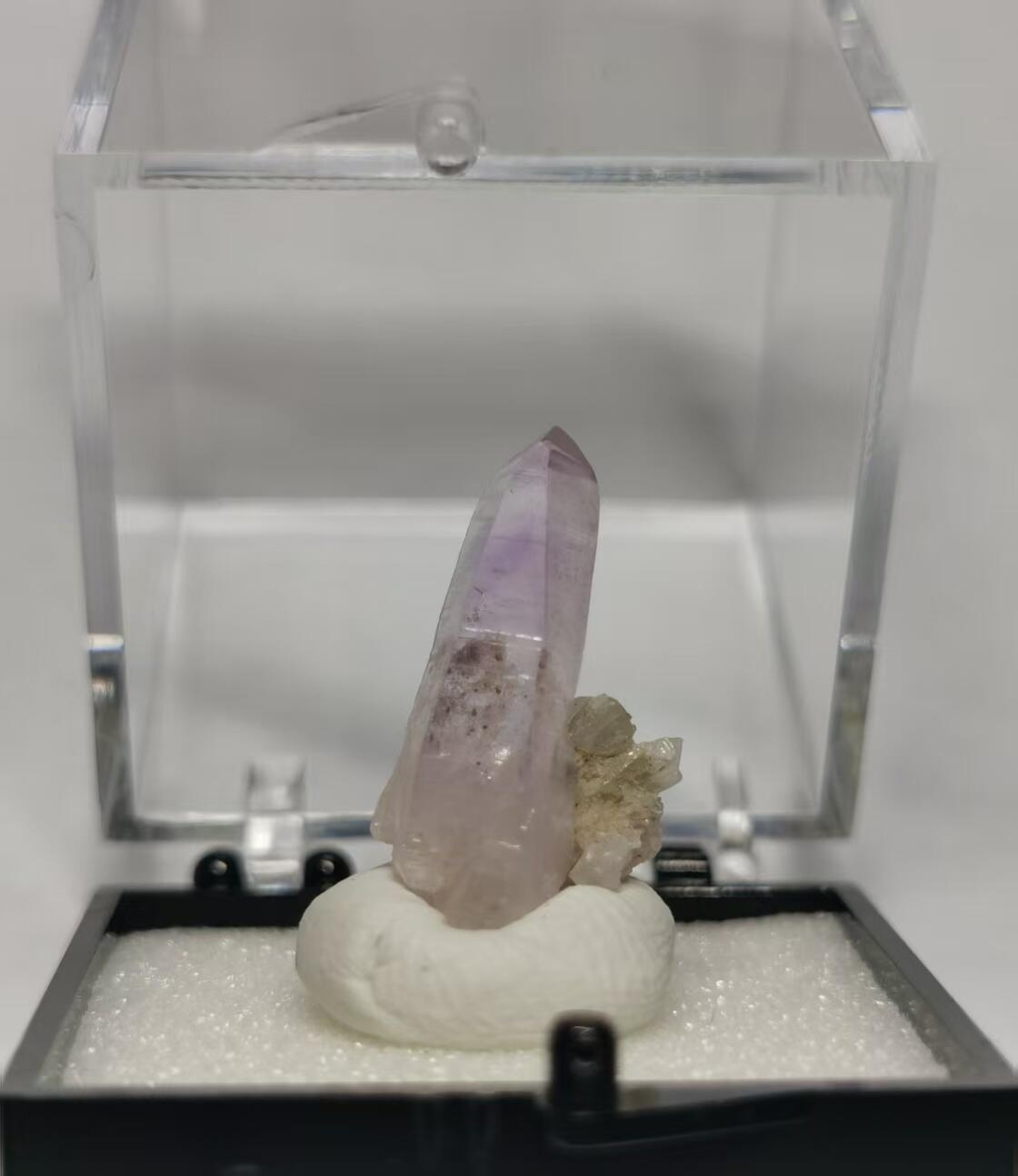 七河·世界币章矿标杂件每周小拍（总第35期）（本场周二结标） 藏家出品X676（4） 墨西哥克鲁兹水晶矿标 盒子矿  本件拍品由合作藏家负责邮寄