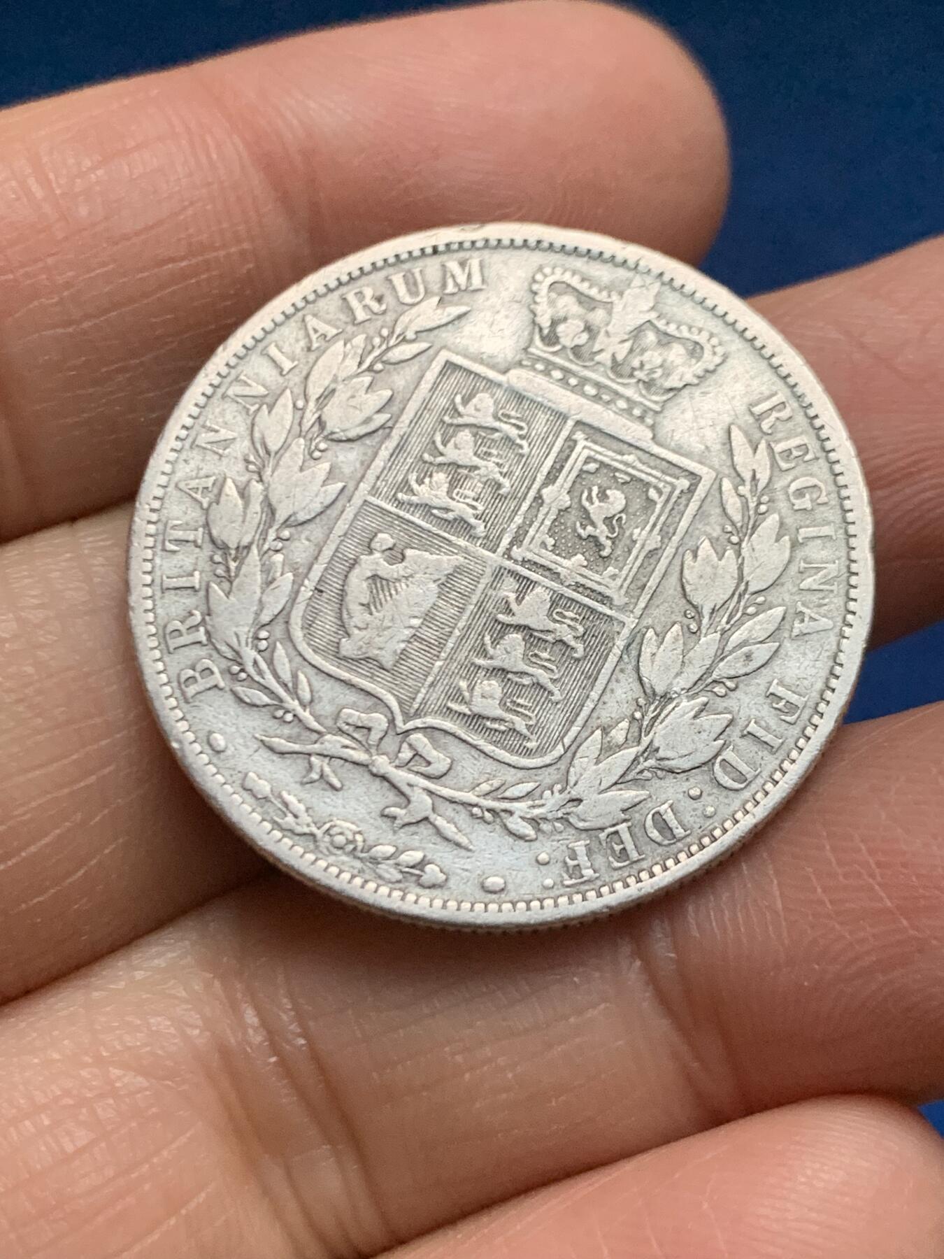 《竞宝斋》第461场 周日，周一，2场连拍 （全场包邮）欢迎送拍 1886年英国维多利亚女王1/2克朗银币，少见小维版本