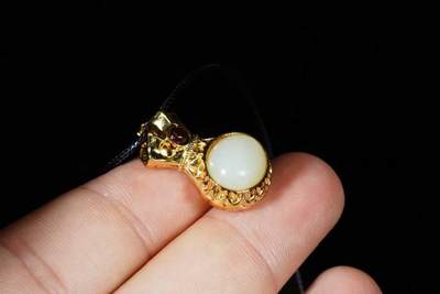 上海都达杂项专场八（全场包邮）   天然镀金福袋嵌和田玉蛋面挂件 附鉴定证书87-335