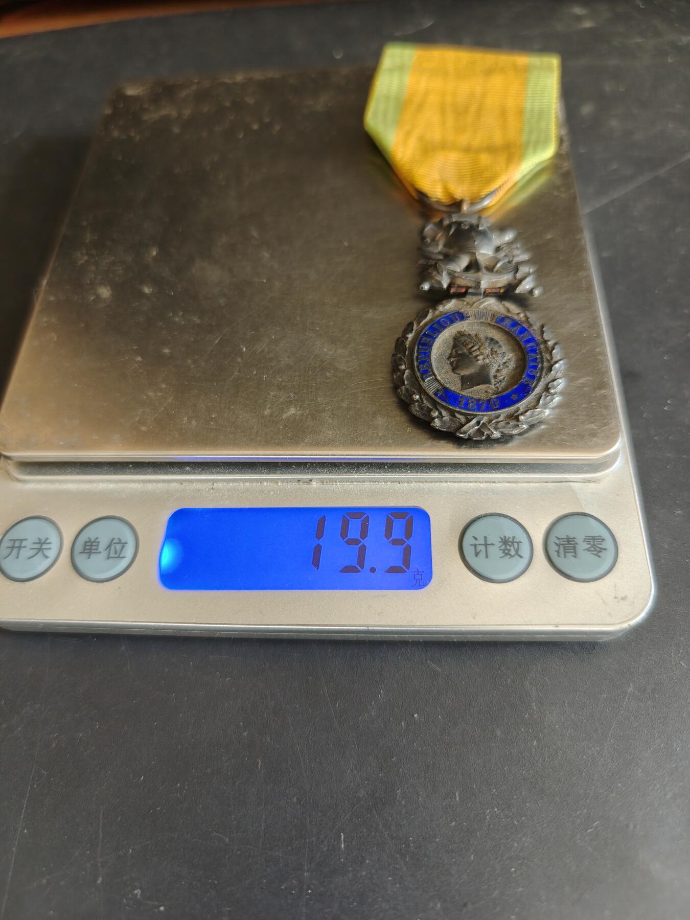 老王徽章第179期 法国军事奖章    三共时期     950银镀金珐琅     重量19.9g