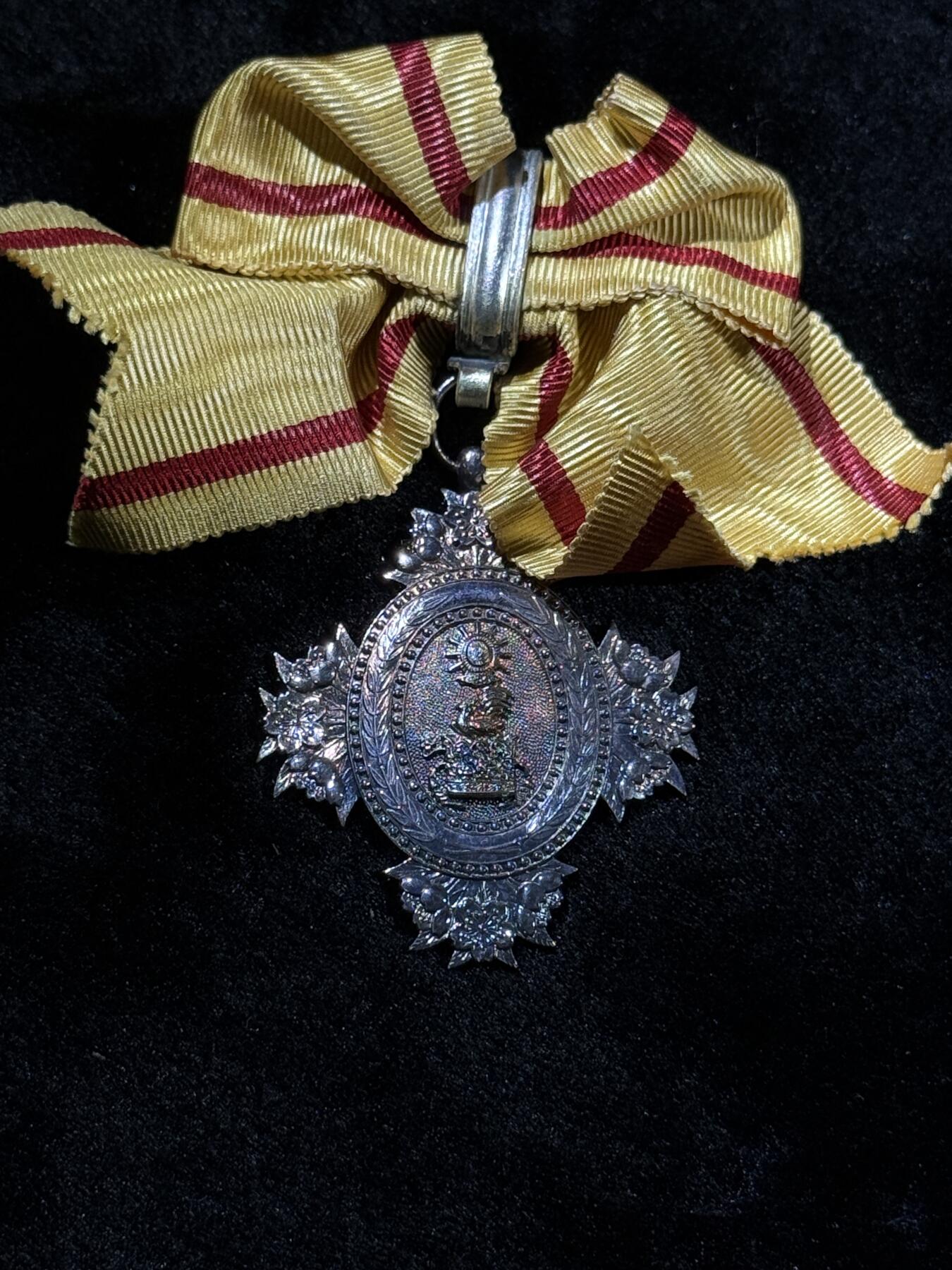 戎马世界章牌大赏第110期 勋八等宝冠章，带盒略