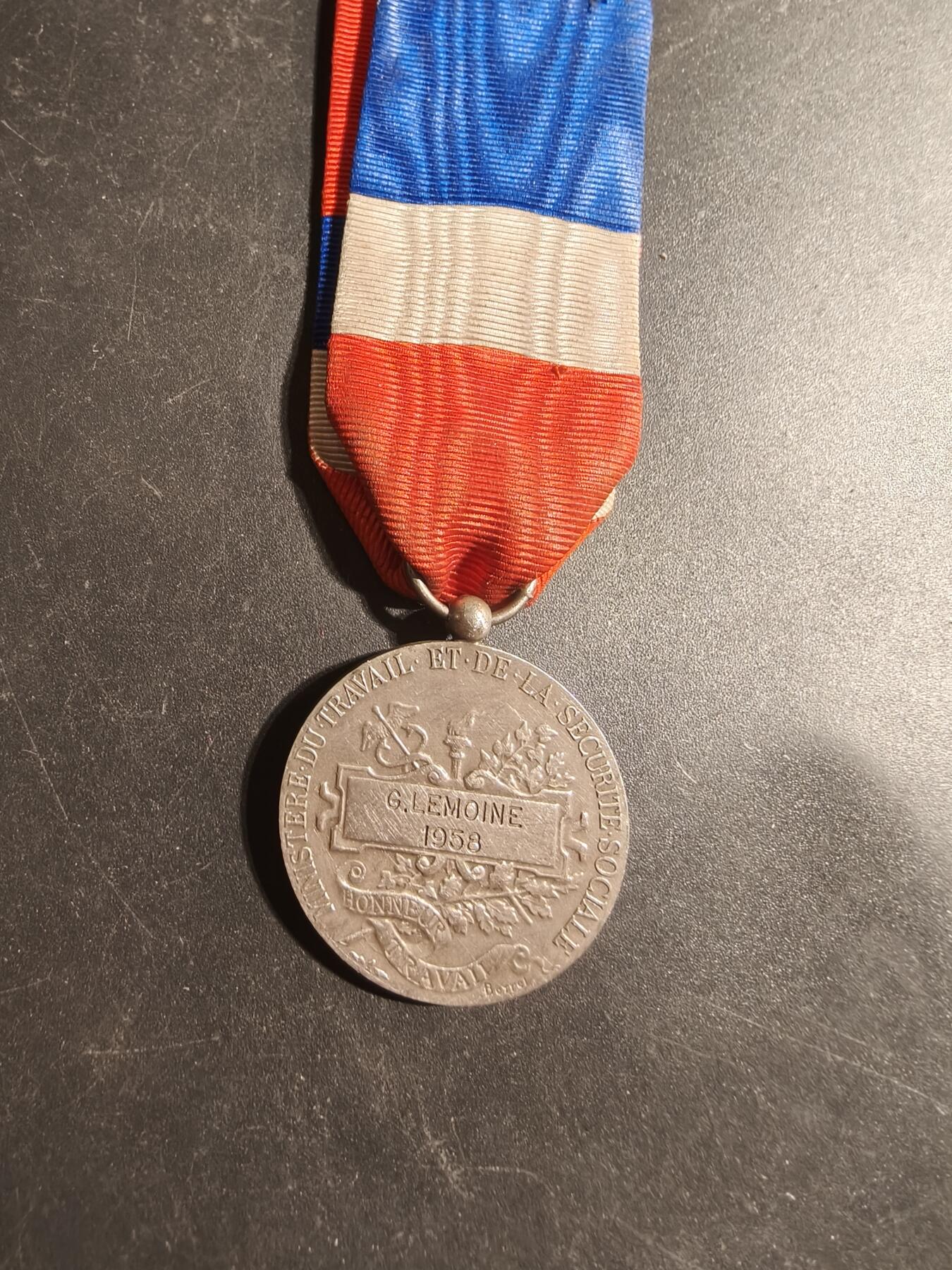 老王徽章第179期 法国银级劳工奖章    1958年实发    950银    11.7g