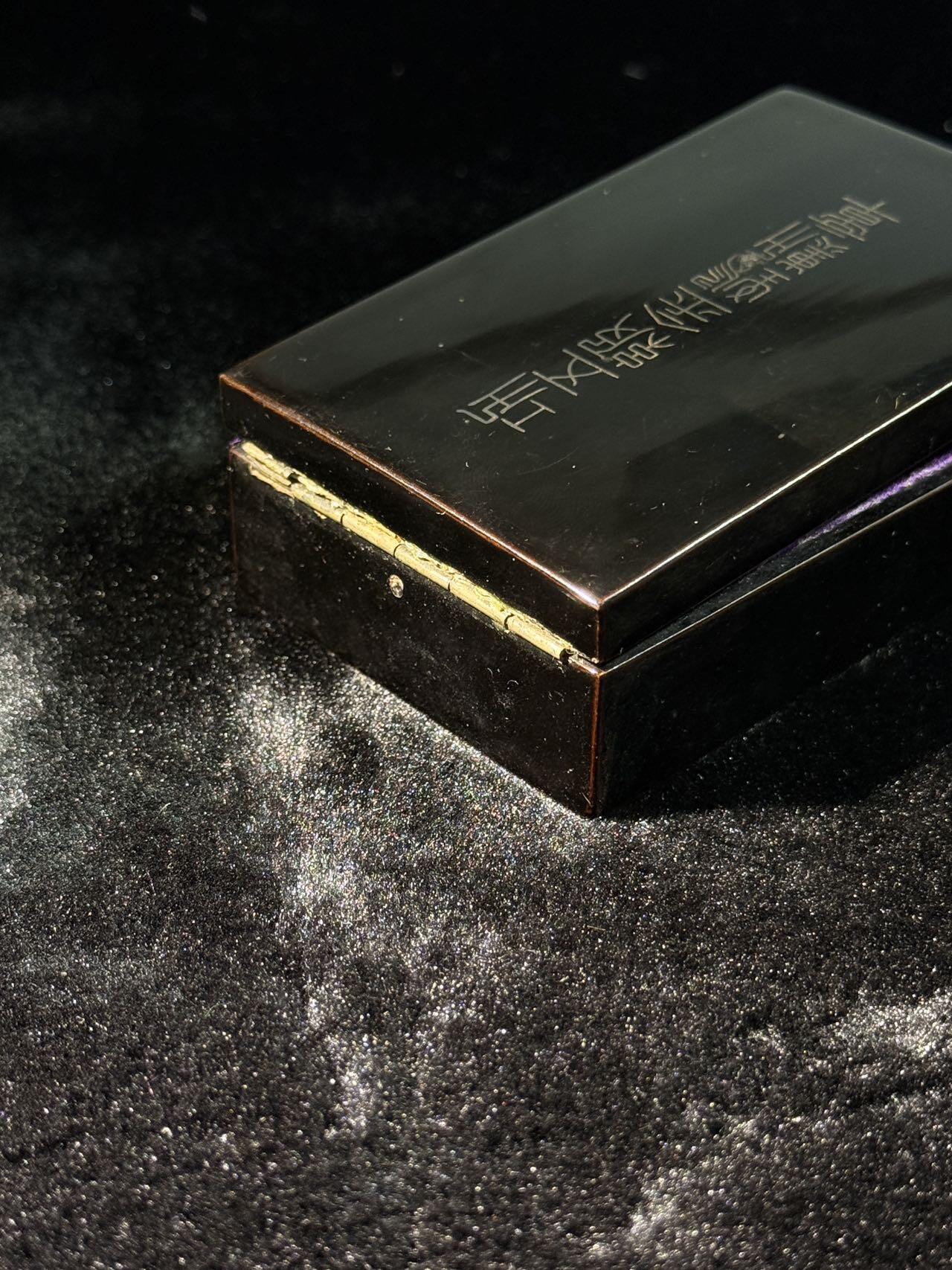 戎马世界章牌大赏第110期 功五级金鸱章，带盒，盒子连接处有损