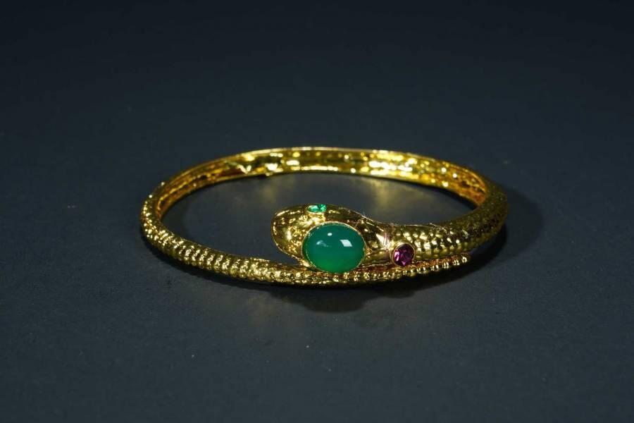 上海都达杂项专场八（全场包邮）   天然镀金嵌绿玛瑙蛋面蛇形活口手镯 附鉴定证书87-361