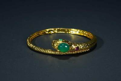 上海都达杂项专场八（全场包邮）   天然镀金嵌绿玛瑙蛋面蛇形活口手镯 附鉴定证书87-361