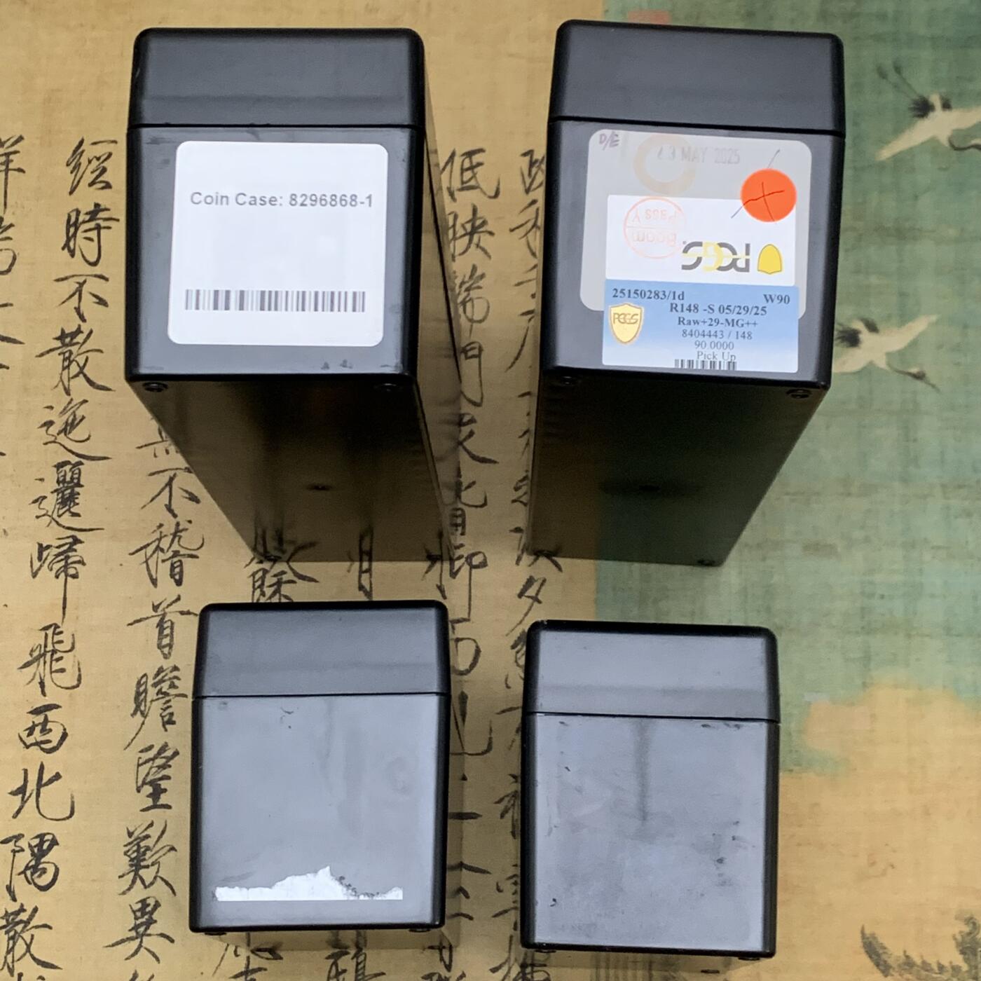 《竞宝斋》第461场 周日，周一，2场连拍 （全场包邮）欢迎送拍 四个一组 PCGS评级币正版黑色收纳盒 大号（每个可装20枚PCGS评级币）2个+ 小号（每个可装10枚PCGS评级币）2个