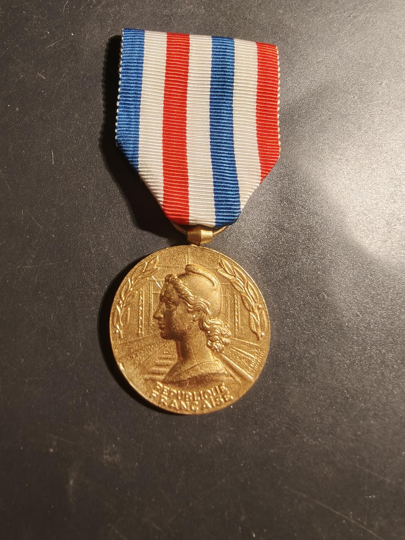 老王徽章第179期 法国金级铁路服务奖章     1966年实发