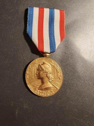 老王徽章第179期 - 法国金级铁路服务奖章     1966年实发