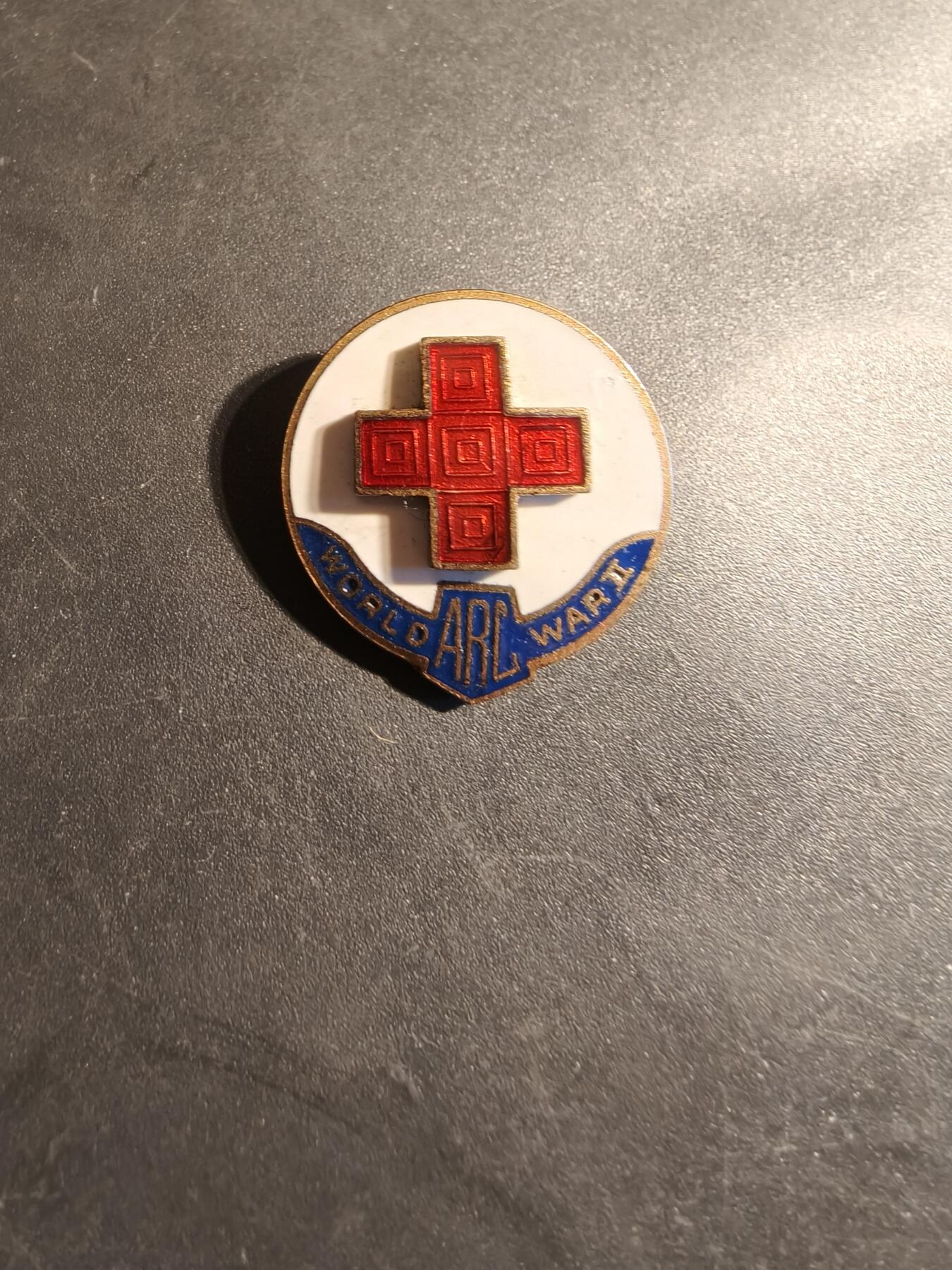 老王徽章第179期 美国二战红十字会战场服务证章    横针版 