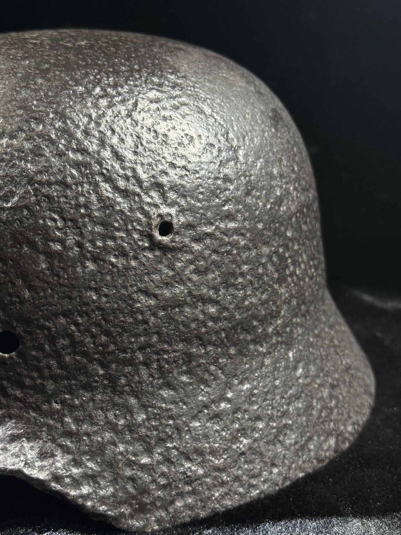 戎马世界章牌大赏第110期 二战德国m40头盔，疑似挖土后修复