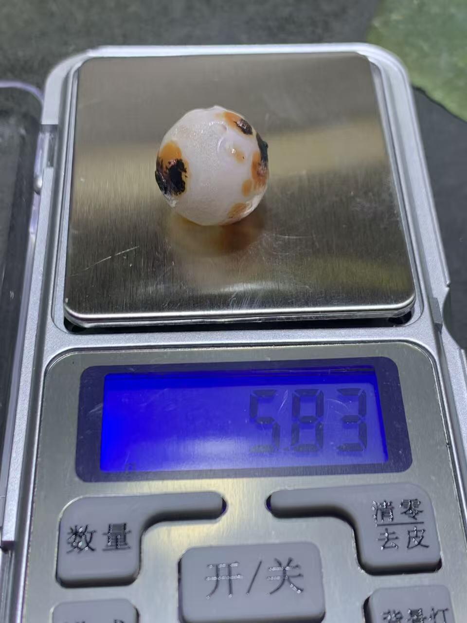 精美冰飘风化纹战国红玛瑙随形珠一个