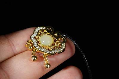 上海都达杂项专场八（全场包邮）   天然镀金如意锁嵌和田玉蛋面挂件 附鉴定证书87-338